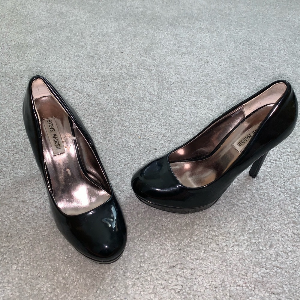 Steve Madden Black Pumps
